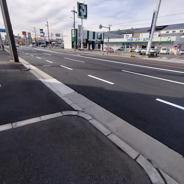 幹線走路沿いにございます