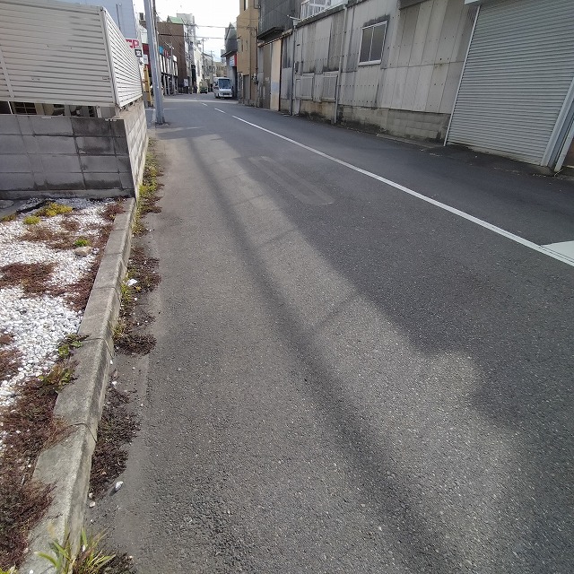 建物側面に接する道路