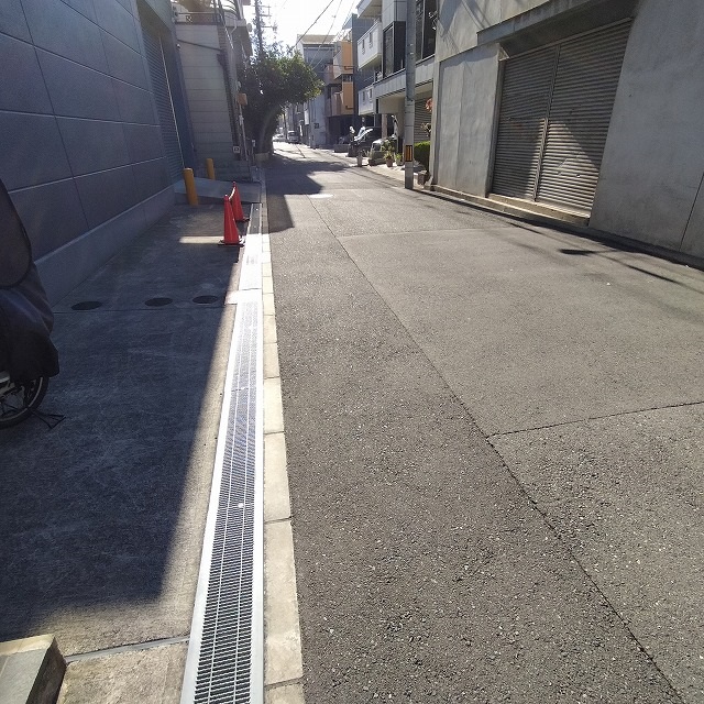 近隣に民家有り
