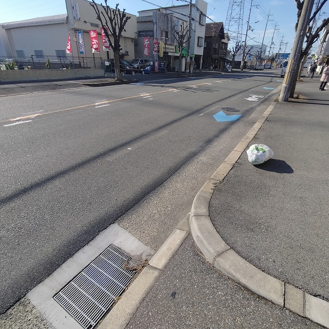 近隣に民家有り