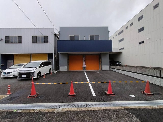 駐車スペース付き