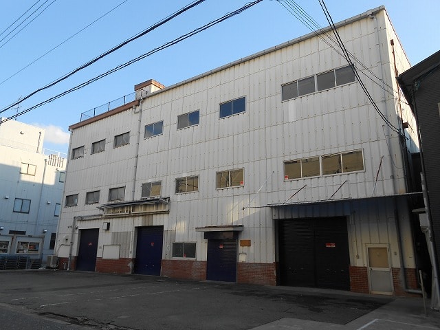 3階建ての倉庫部分です。