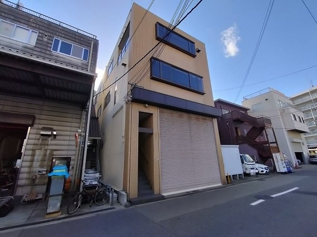 物件近隣は工場・事務所等が立ち並ぶエリアです