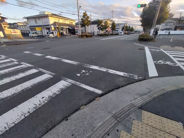 幹線道路沿い