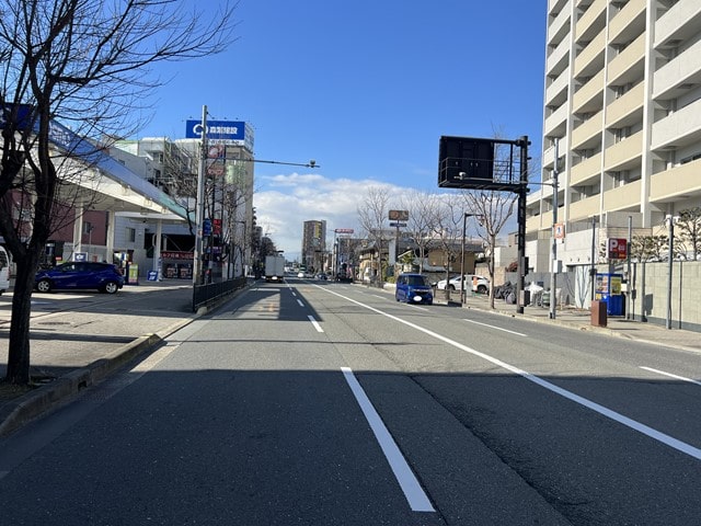 幹線道路沿いになります。