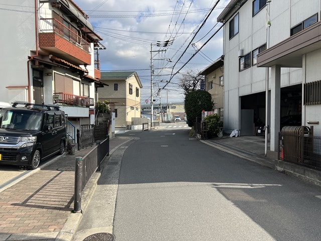 近隣に民家があります。