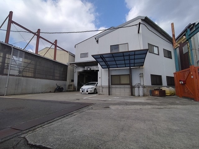 準工業地域にございます