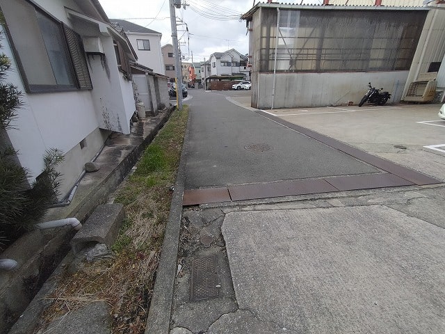 近隣に民家有り