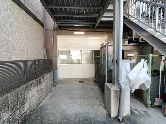 マンションの1階部分になります