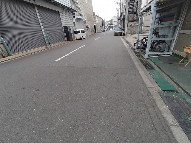 前面道路です