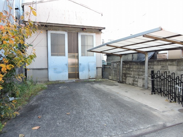 1号線沿いの倉庫です。