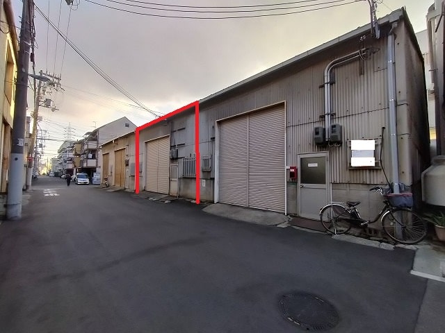 近隣に民家ございます
