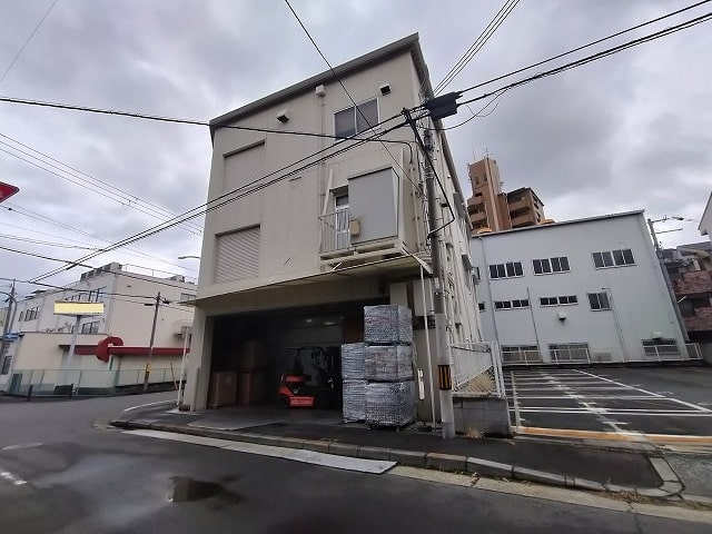 近隣に民家有り
