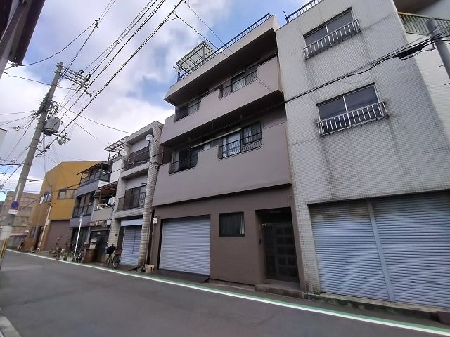 近隣に民家有り