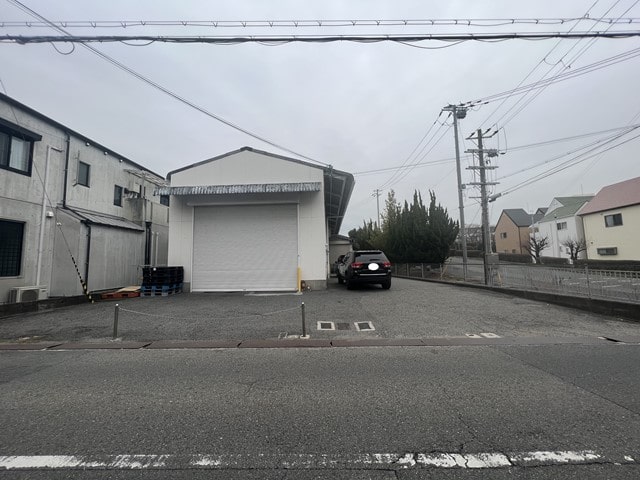 空地部分には乗用車の駐車車も可能です。