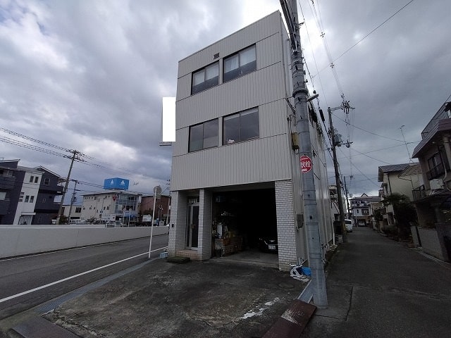 近隣に民家有り
