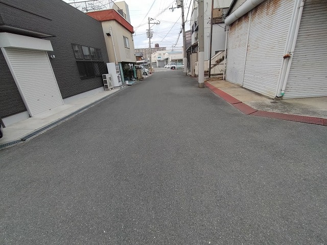 近くにホームセンターがあります