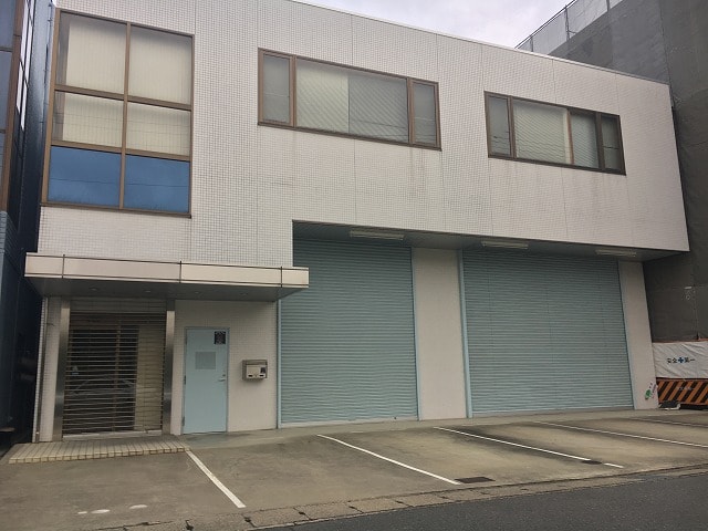 クレーン付き倉庫です。