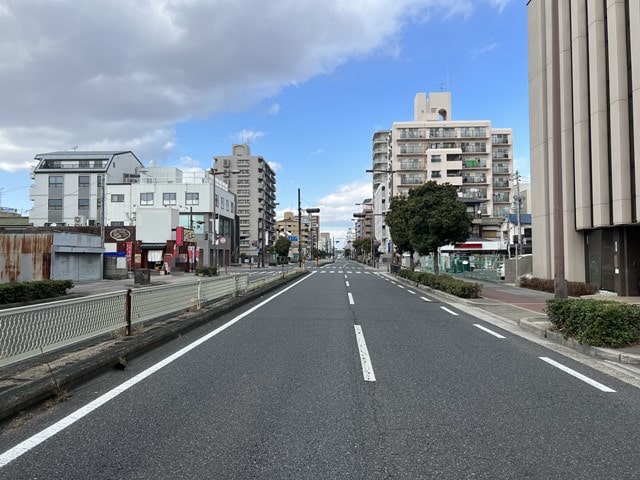 幹線道路沿いになります。
