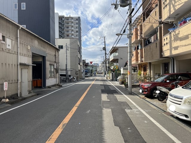 近隣に民家があります。