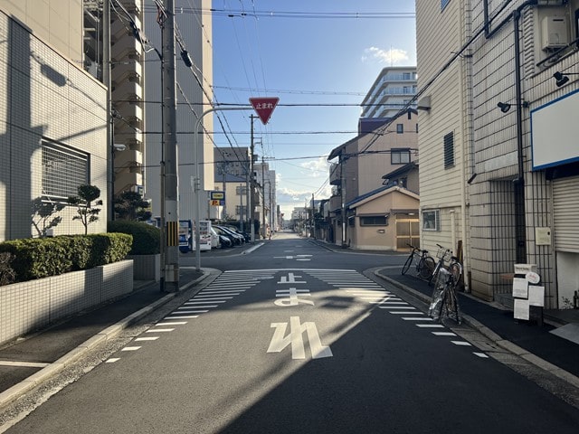 一方通行道路になります。