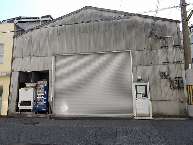 大型シャッター付き