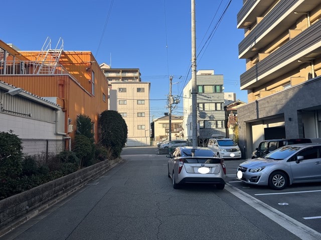 近隣にマンションがあります。