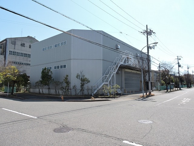 西宮浜の大型倉庫