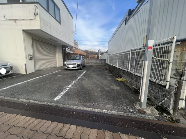 2ｔ車も駐車可能です。