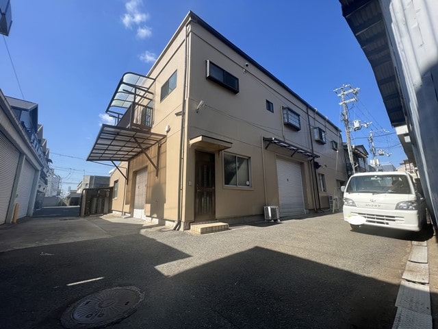 角地の倉庫・工場になります。
