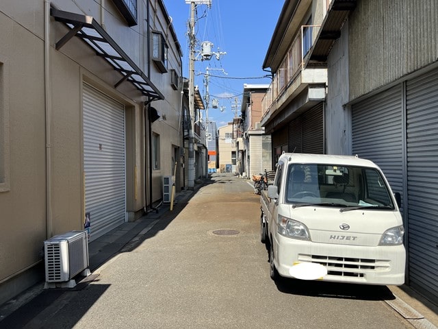 乗用車の通行がギリギリです。