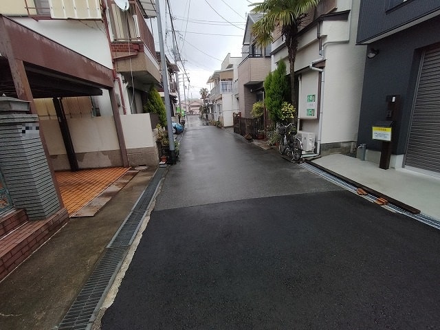近隣に民家有り