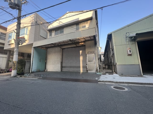 全面に乗用車1台駐車可能です。