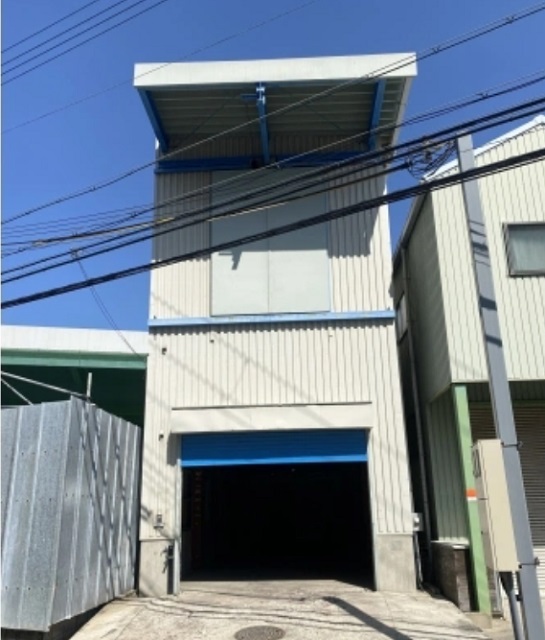 2階建て倉庫になります。