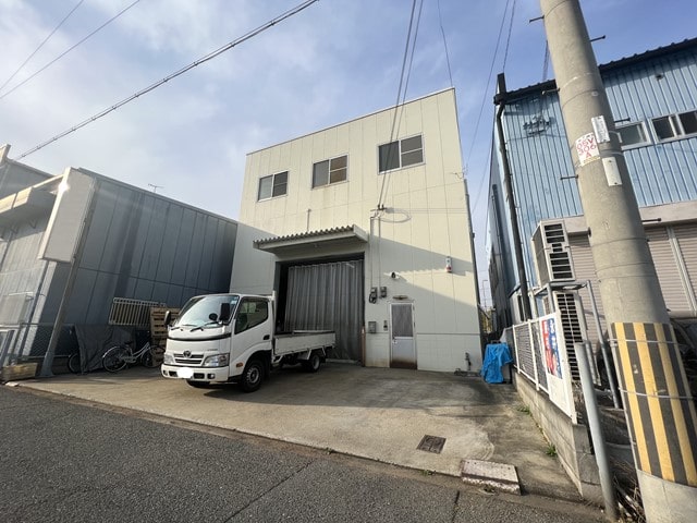 近隣にコンビニエンスストアがあります。