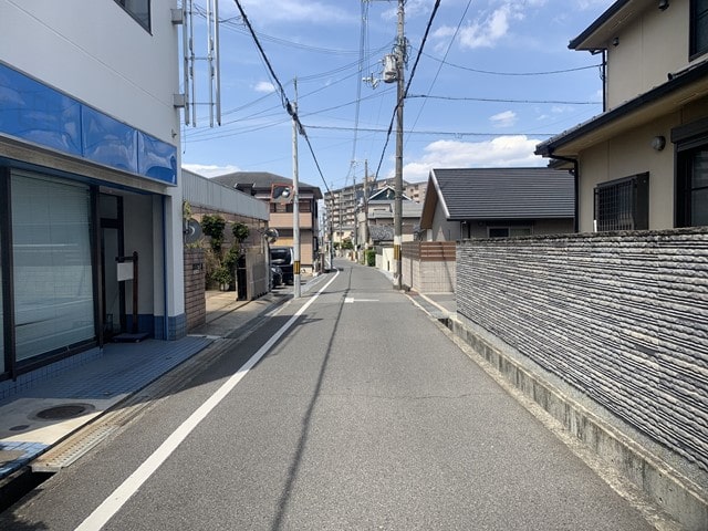 近隣に民家があります。