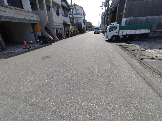 前面道路も広めです