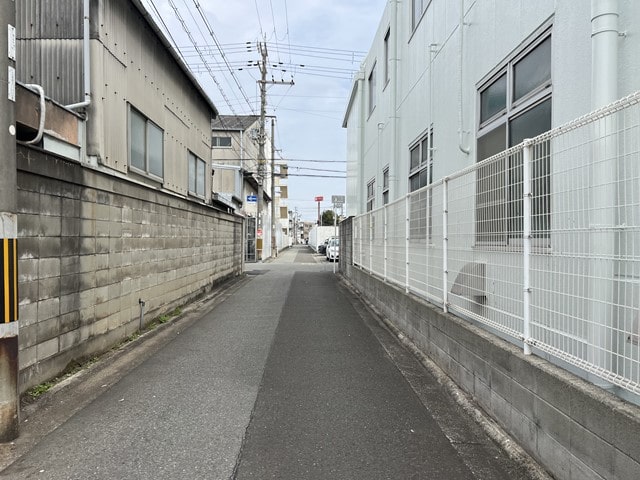 2ｔ車の通行がギリギリです。