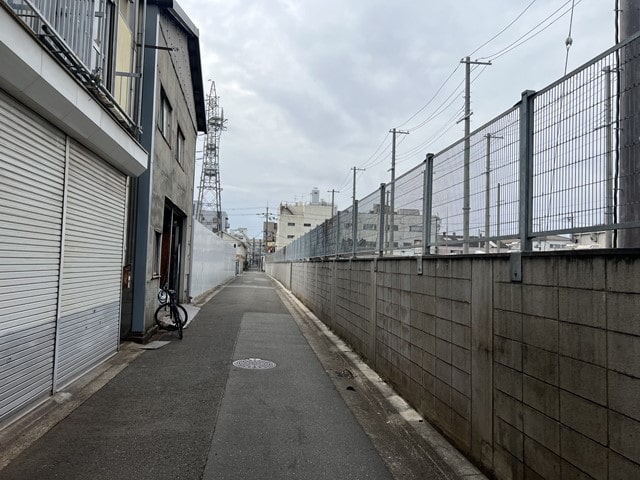 一方通行道路になります。