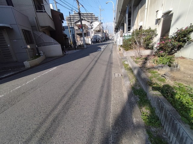 近隣に民家有り