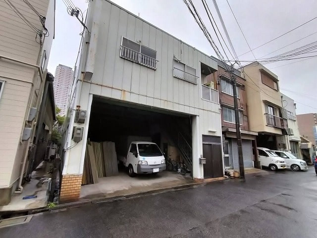 電動シャッター高さ3.3ｍ　幅5.2ｍ