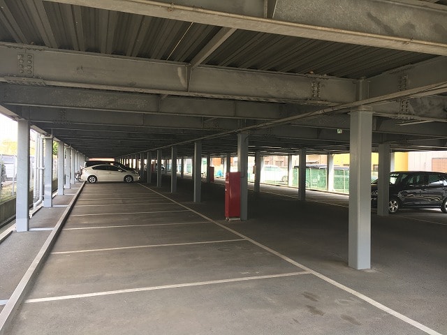 1階は駐車スペースです。