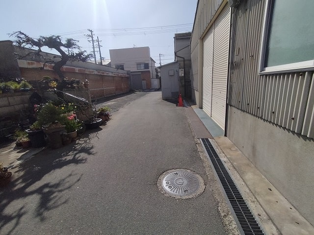 前面道路狭いです