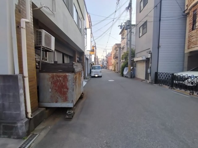 鉄骨造の２階建て