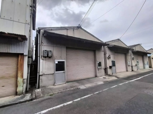 倉庫や工場が並んでる地区です