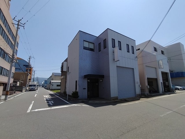 1階倉庫・2階事務所
