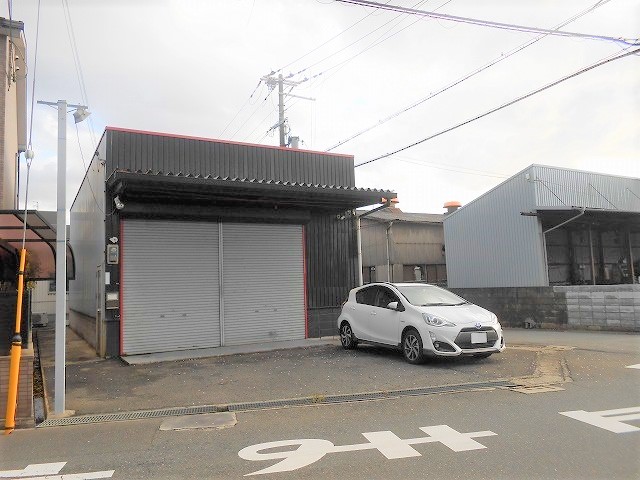 前面空地に駐車可能です。