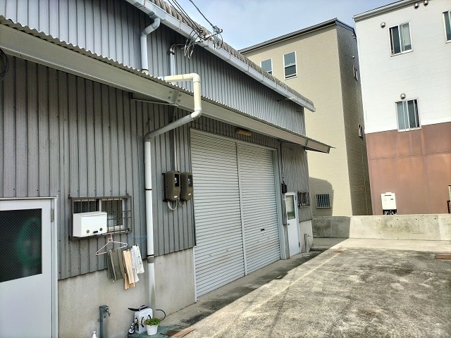 付近ミニストップあります。