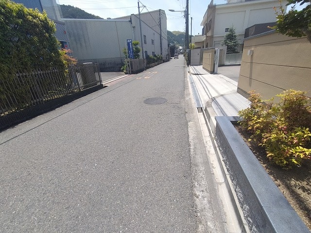 近隣に民家有り