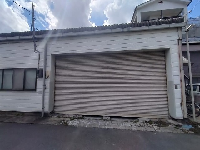 平屋電動シャッター付き